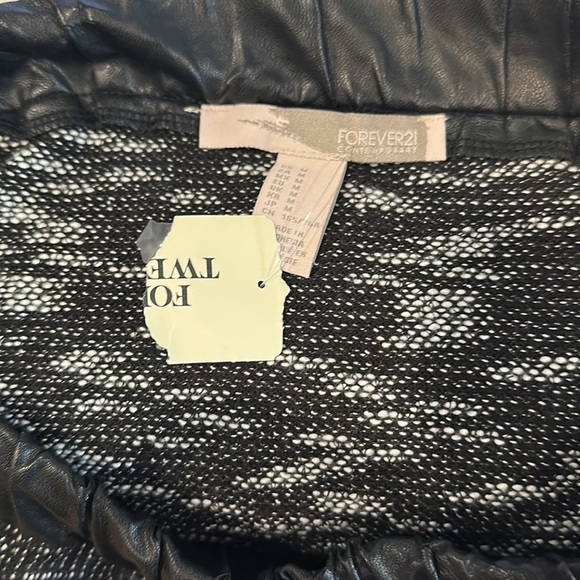 NWT Forever 21 Contemporary skirt size medium women’s - Picture 7 of 7